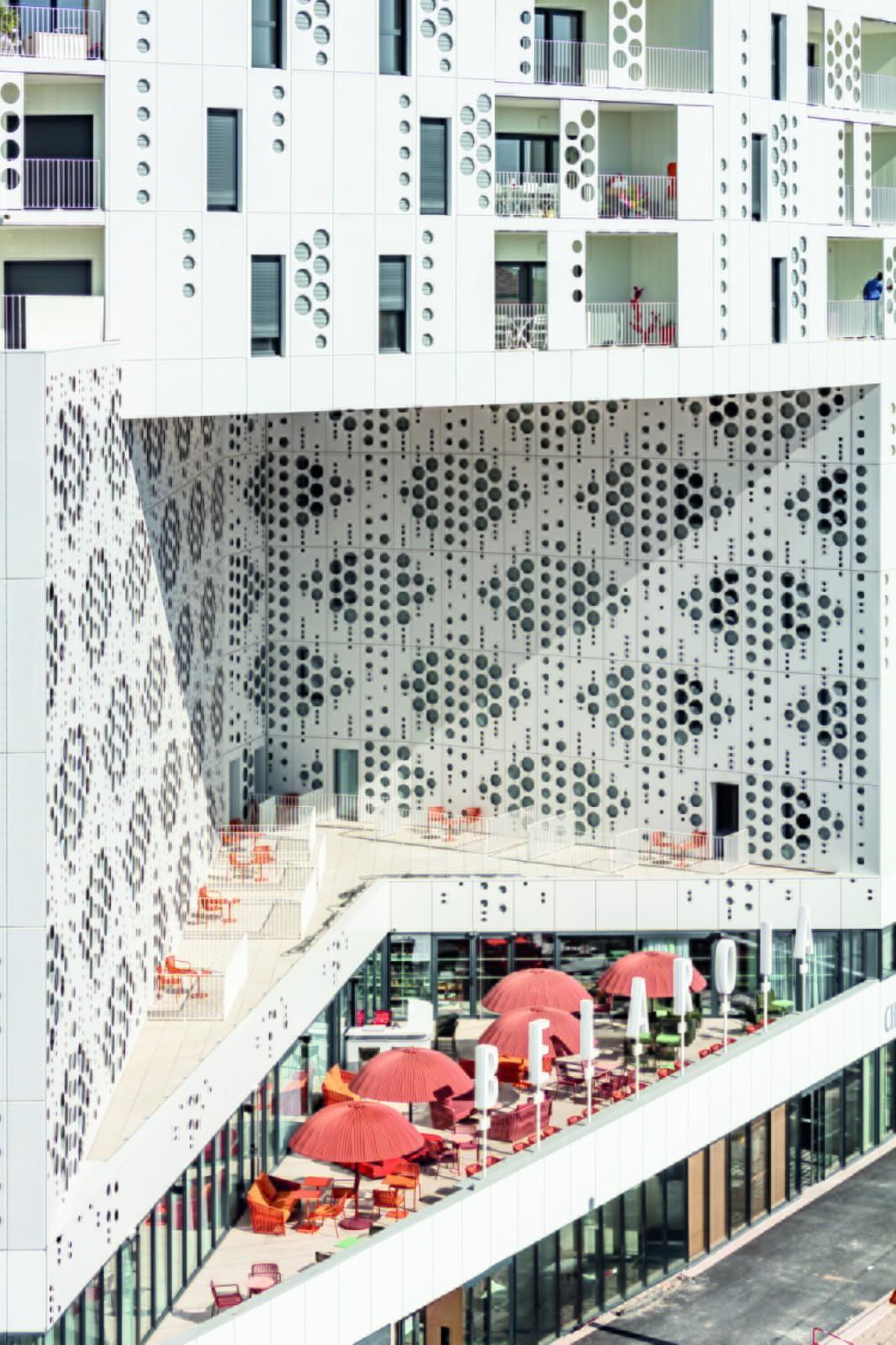 如纯白蕾丝裙般优雅圣洁：蒙特皮埃酒店综合体 / Manuelle Gautrand Architecture