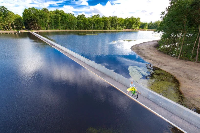 burolandschap-cycle-through-water-belgium-designboom-13.jpg