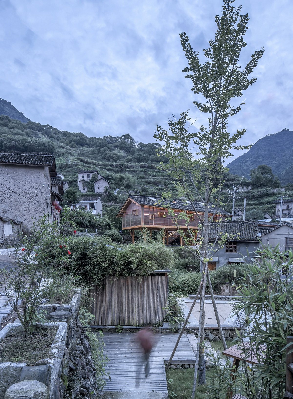 11.书屋融合在村子环境中 Book house fits into the surroundings of the village_调整大小.jpg