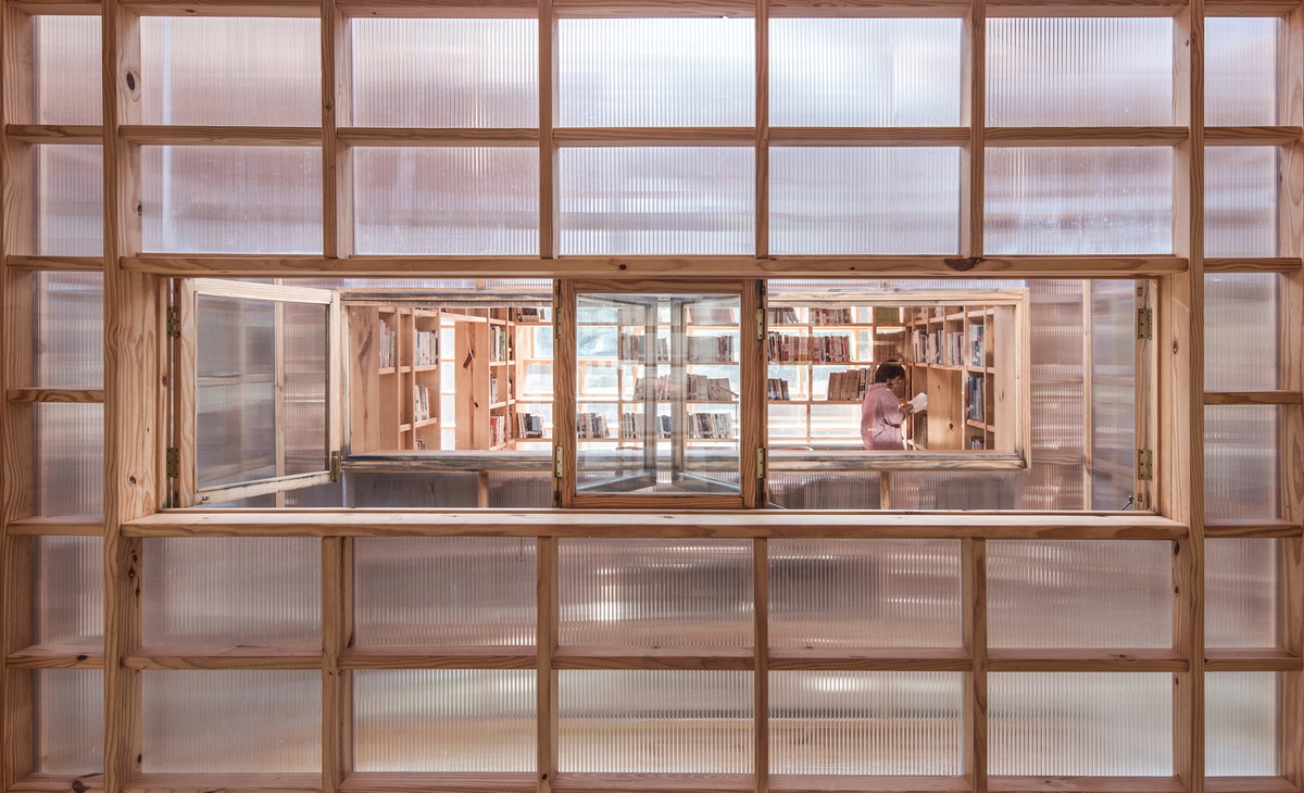 24.透过天井看到对面的阅读空间 Reading space from patio_调整大小.jpg