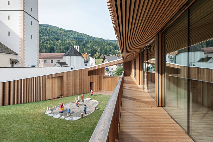 feld72-kindergarten-valdaora-di-sotto-tyrol-designboom-03