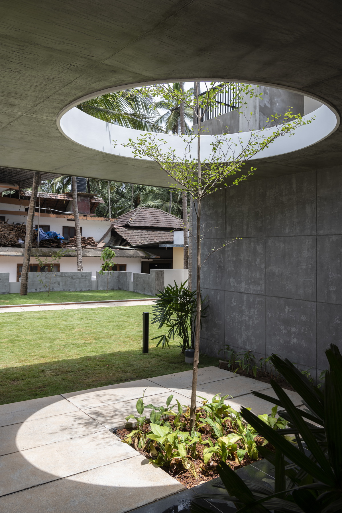 f5_courtyard_调整大小.jpg