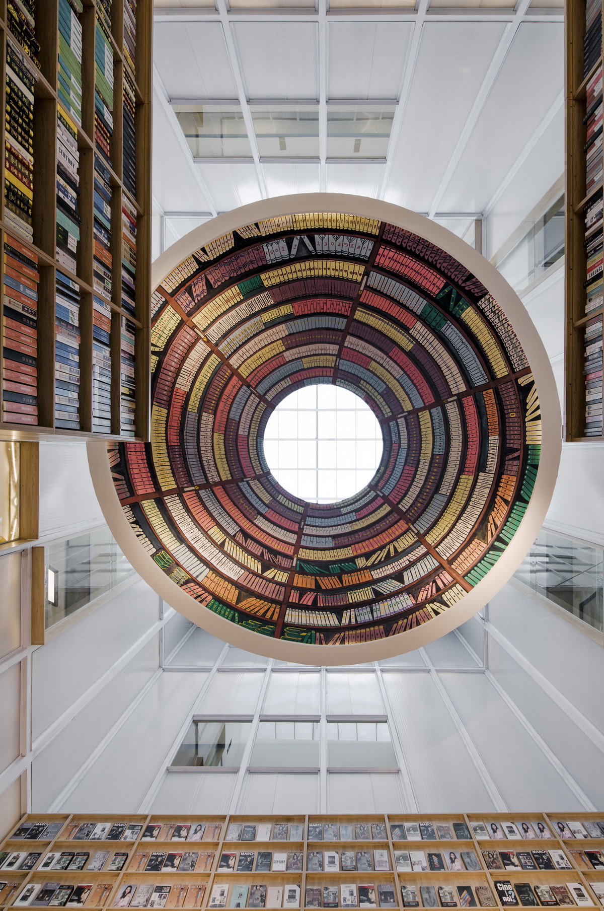 30 仰望书塔 Upward view of the book tower©Peter Dixie（英），洛唐建筑摄影_调整大小.jpg