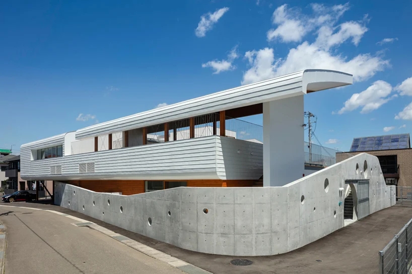 tesoro-nursery-school-aisaka-architects-atelier-fukushima-japan-designboom-02.webp.jpg