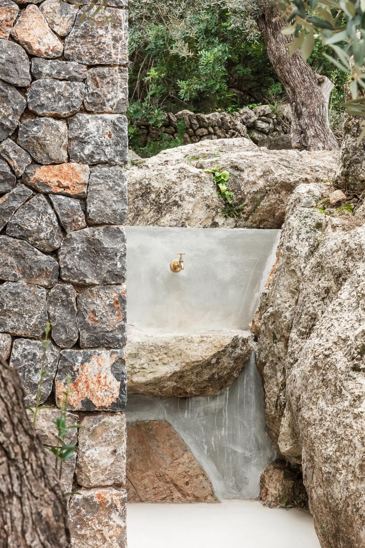 olive-houses-interiors-spain-mar-plus-ask-architecture_dezeen_2364_col_4-scaled_调整大小.jpg