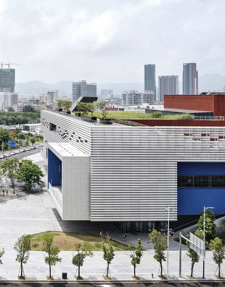 d3 _From_public_promenade_to_the_roof_garden_Photo_by_Jonathan_Leijonhufvud_调整大小.jpg