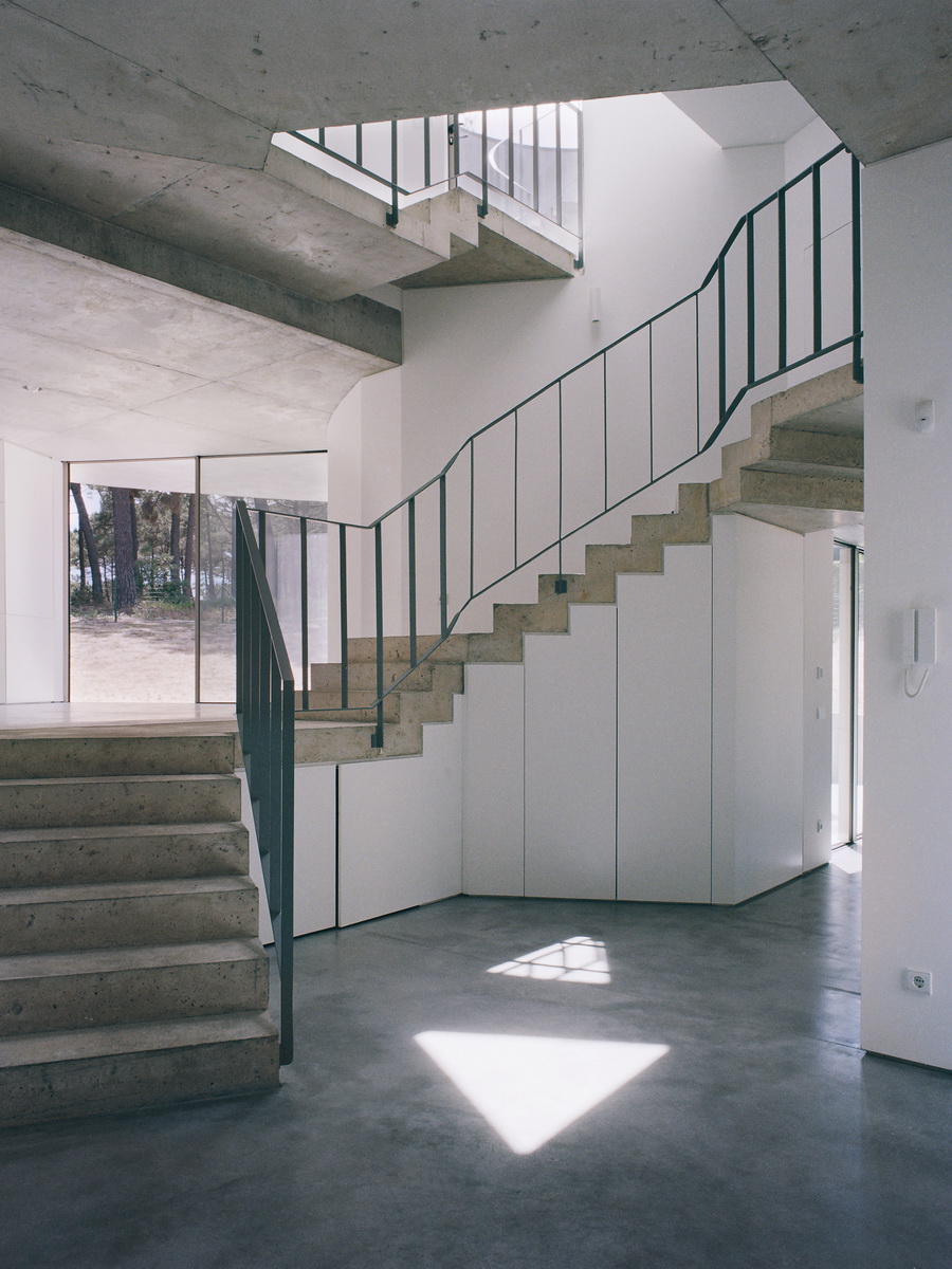 f2 _View_from_kitchen_of_atrium__living_and_dining_Rooms_调整大小.jpg