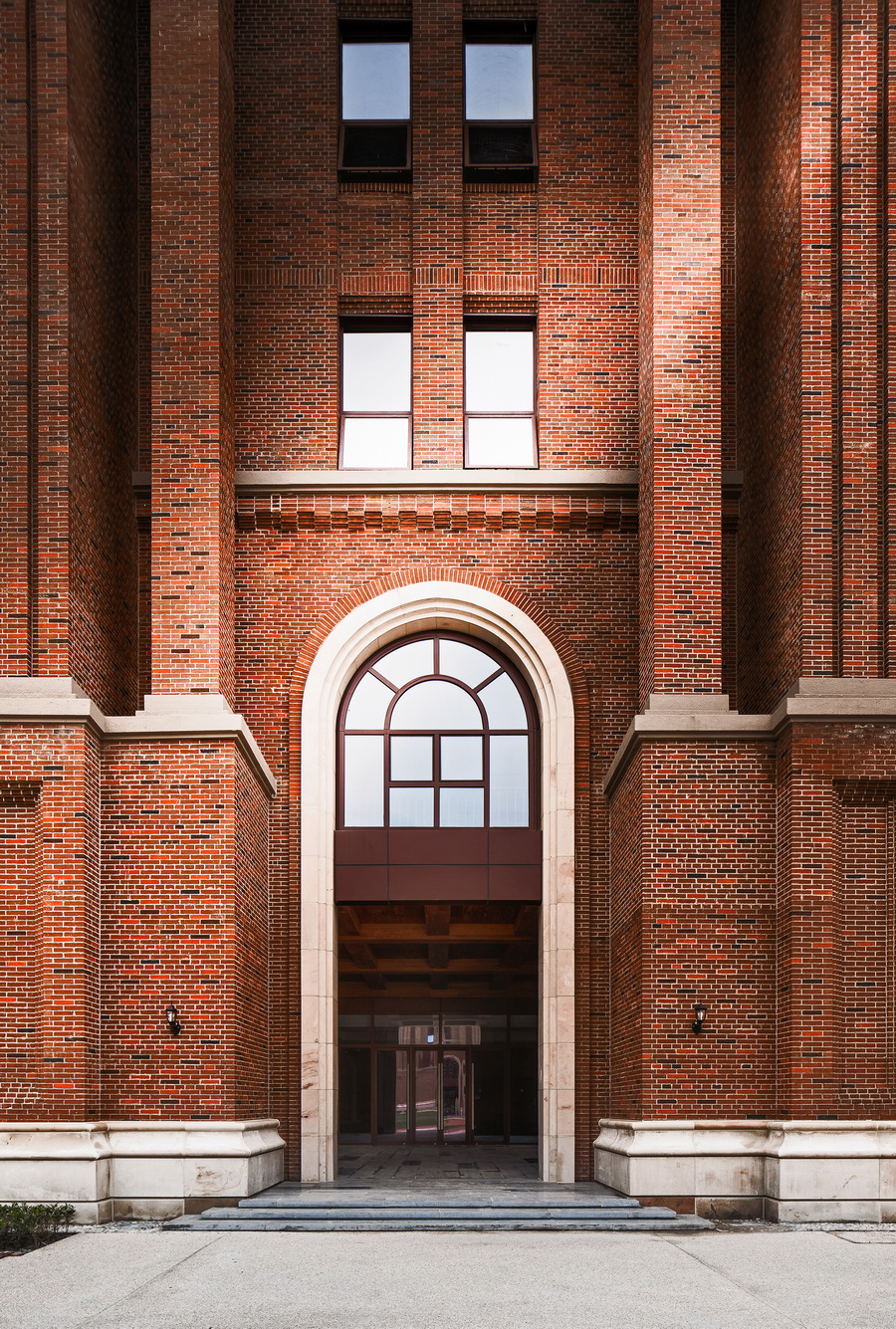 19 教学楼入口西部 Details of teaching building's entrance_调整大小.jpg