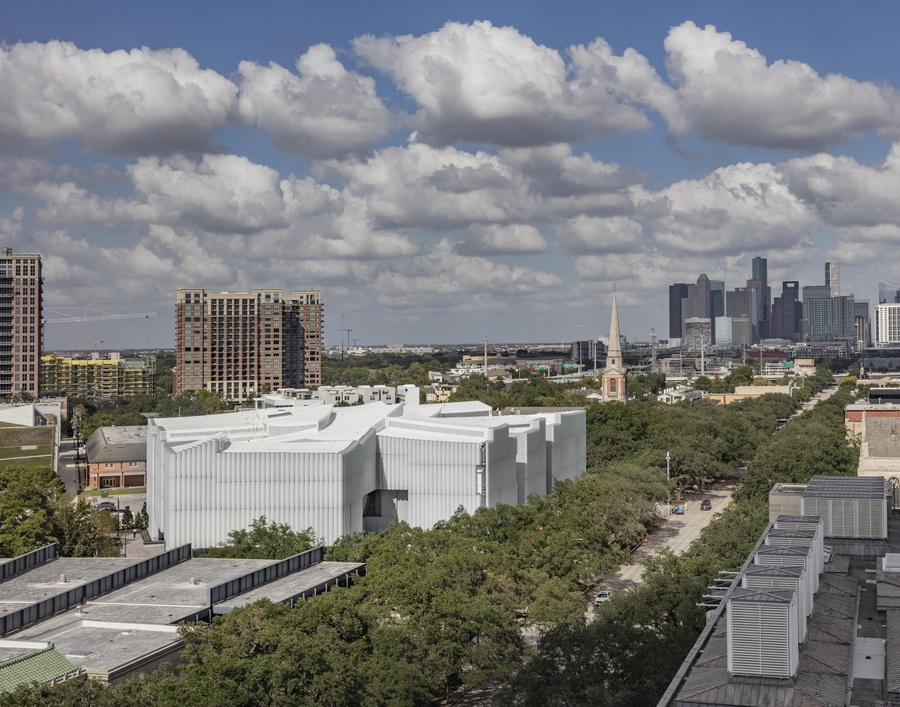 b1 ._The_Nancy_and_Rich_Kinder_Building_at_the_Museum_of_Fine_Arts__Houston__from_above._调整大小.jpg