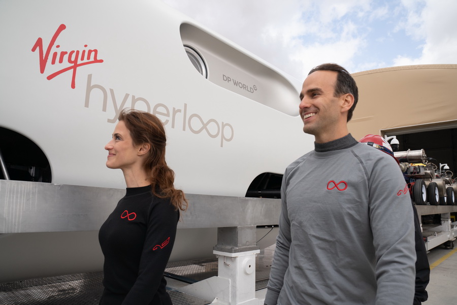 03_BIG_Virgin-Hyperloop-Pegasus_First-Passengers_Image-Courtesy-Virgin-Hyperloop_调整大小.jpg