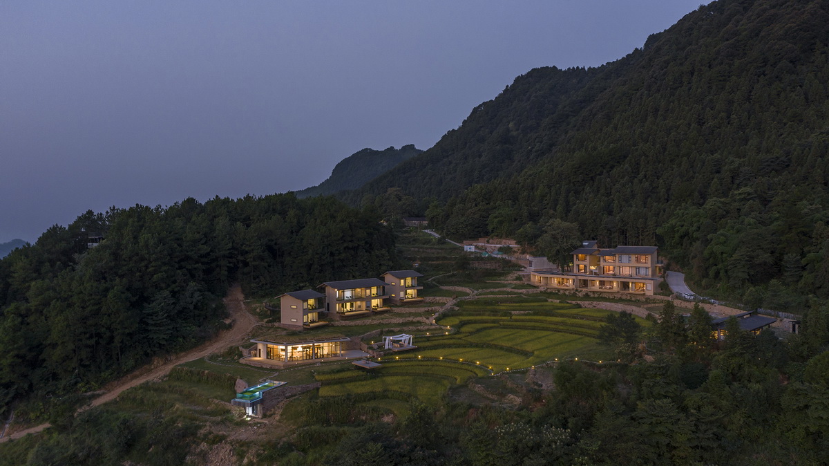 t1 夜晚鸟瞰（摄影：金伟琦）Bird's-eye view at night (Photo by Jin Wei Qi)_调整大小.jpg