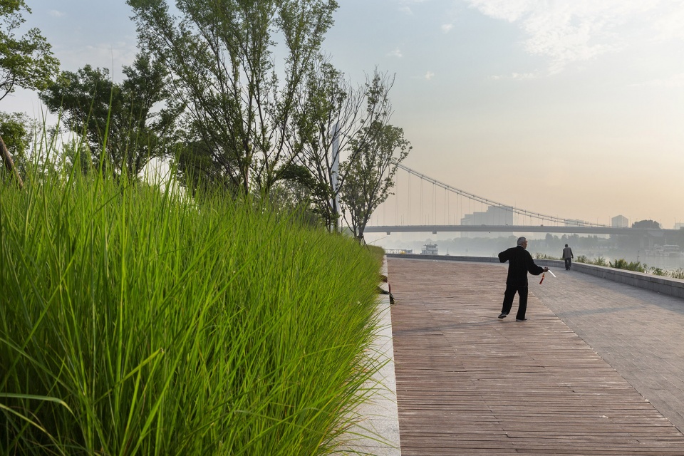 016-riverside-commercial-eco-park-china-by-collective-landscape-design-960x640.jpg