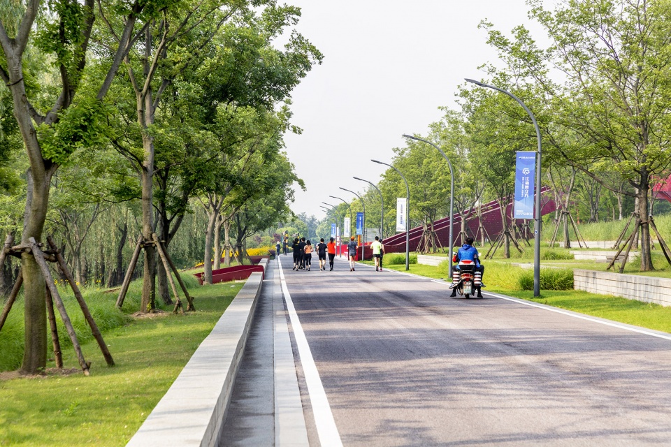 019-riverside-commercial-eco-park-china-by-collective-landscape-design-960x640.jpg