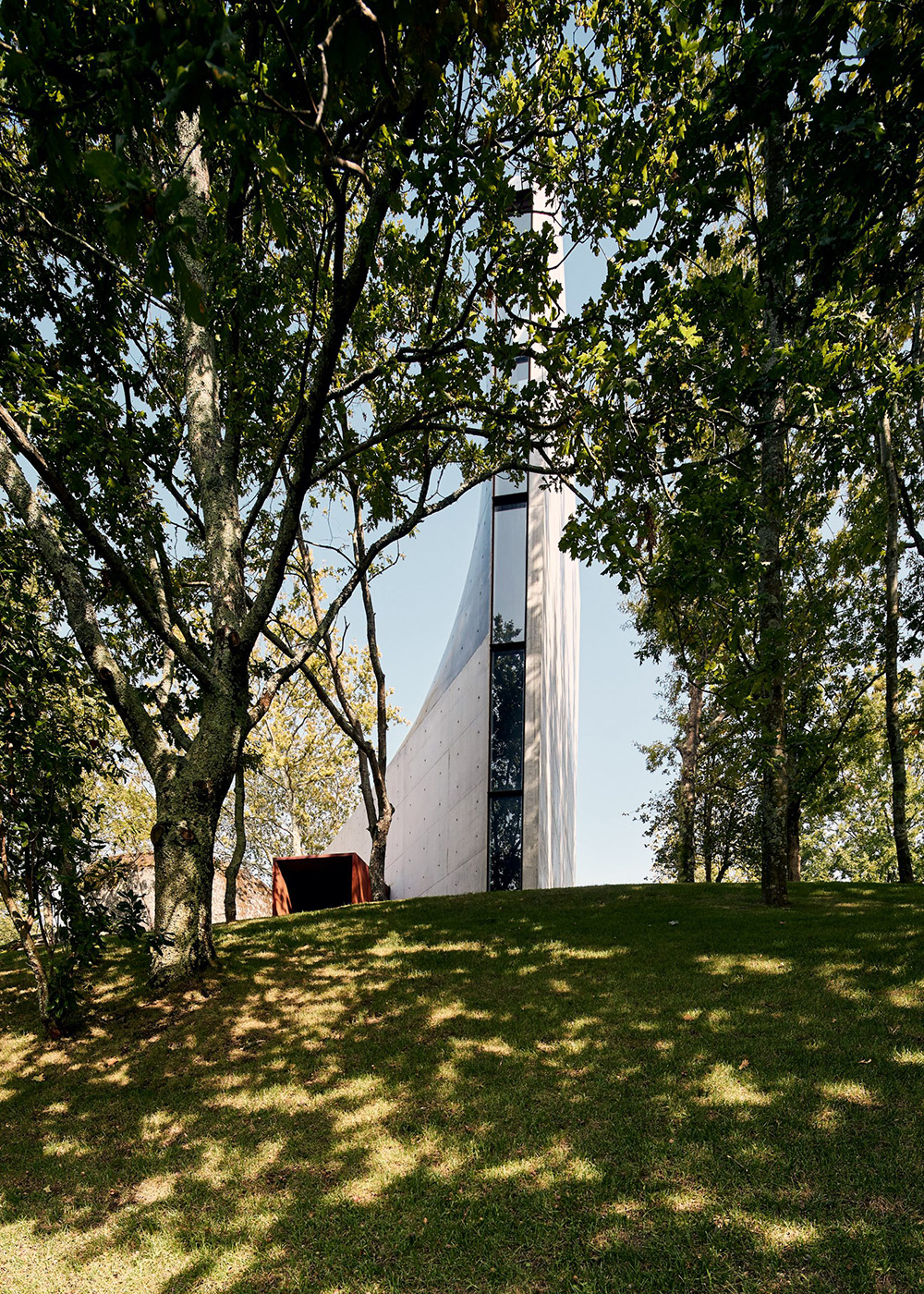 guimaraes-chapel-nicholas-burns-architecture-worship-culture-portugal_dezeen_2364_col_52-scaled.jpg