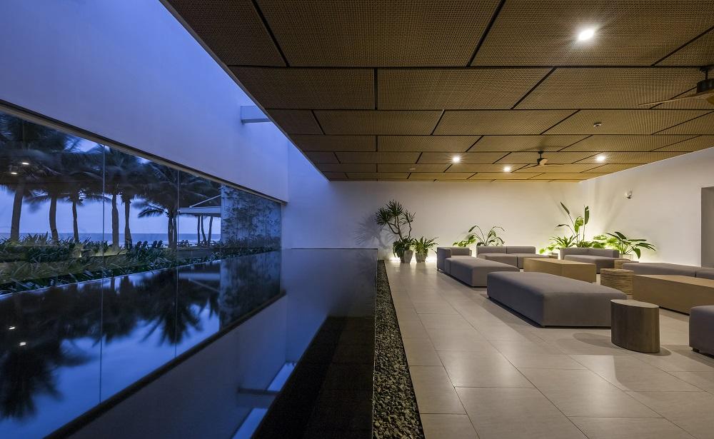 Thanh长湾画廊，绿色极简空间 / MIA Design Studio