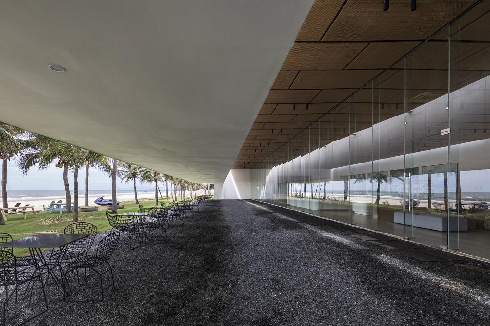 Thanh长湾画廊，绿色极简空间 / MIA Design Studio