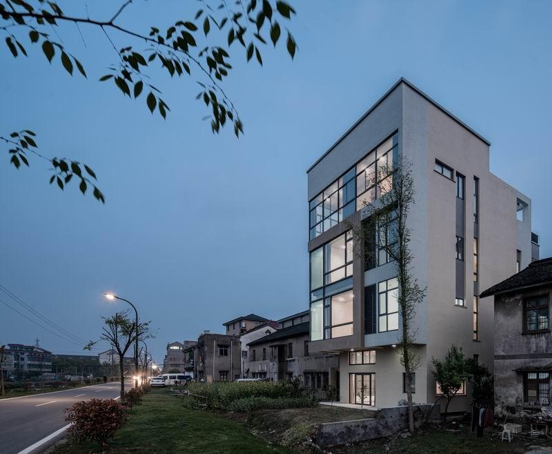 登上福布斯的建筑师，用70w造出400平的“梯田之家” / 丰间建筑事务所