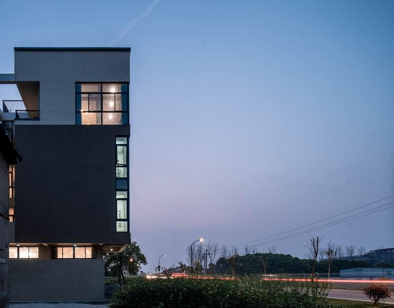 登上福布斯的建筑师，用70w造出400平的“梯田之家” / 丰间建筑事务所