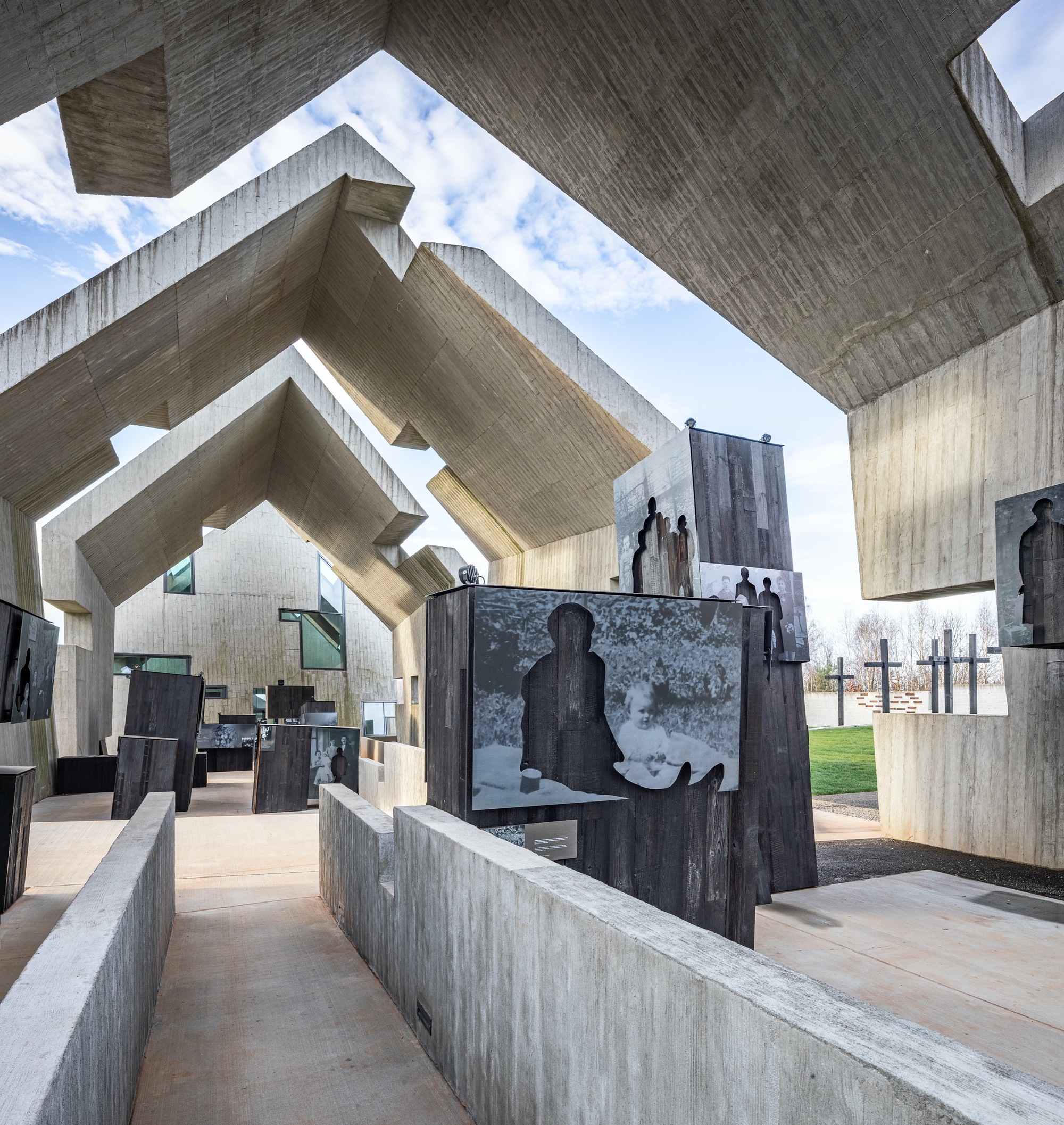 2_Nizio_Design_Michniów_Mausoleum_fot_Marcin_Czechowicz_27.jpg