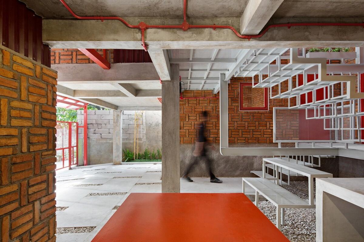 '逐步堆叠‘ 红区寄宿公寓 / Ismail Solehudin Architecture