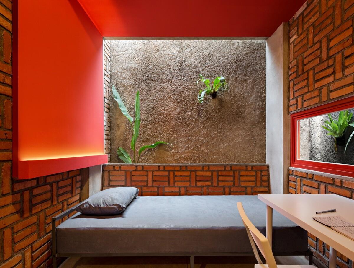 '逐步堆叠‘ 红区寄宿公寓 / Ismail Solehudin Architecture