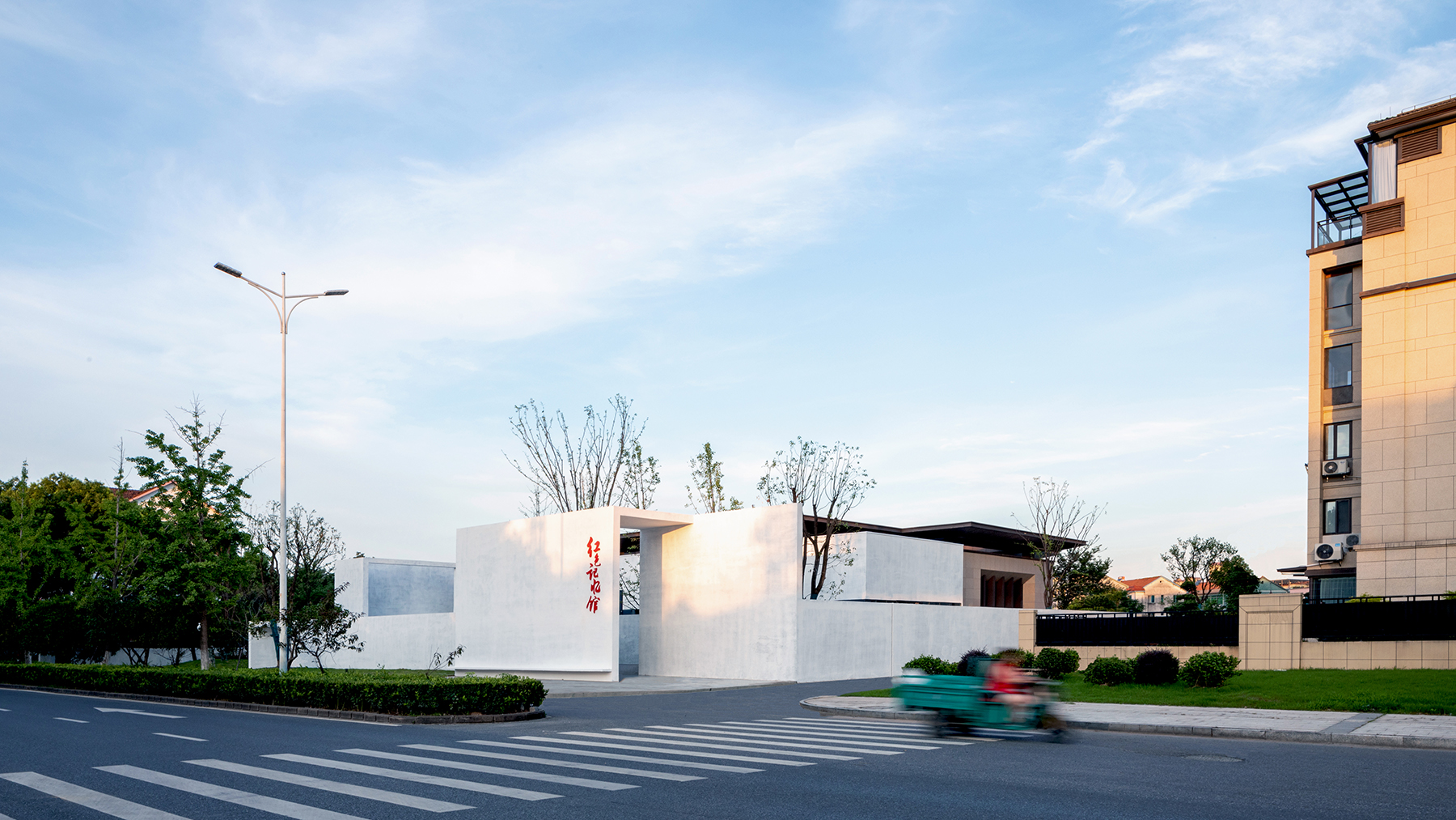 07 清晨的街角（摄影：吴卓颖）07_Street corner in the morning (Photo Zhuoying Wu).jpg