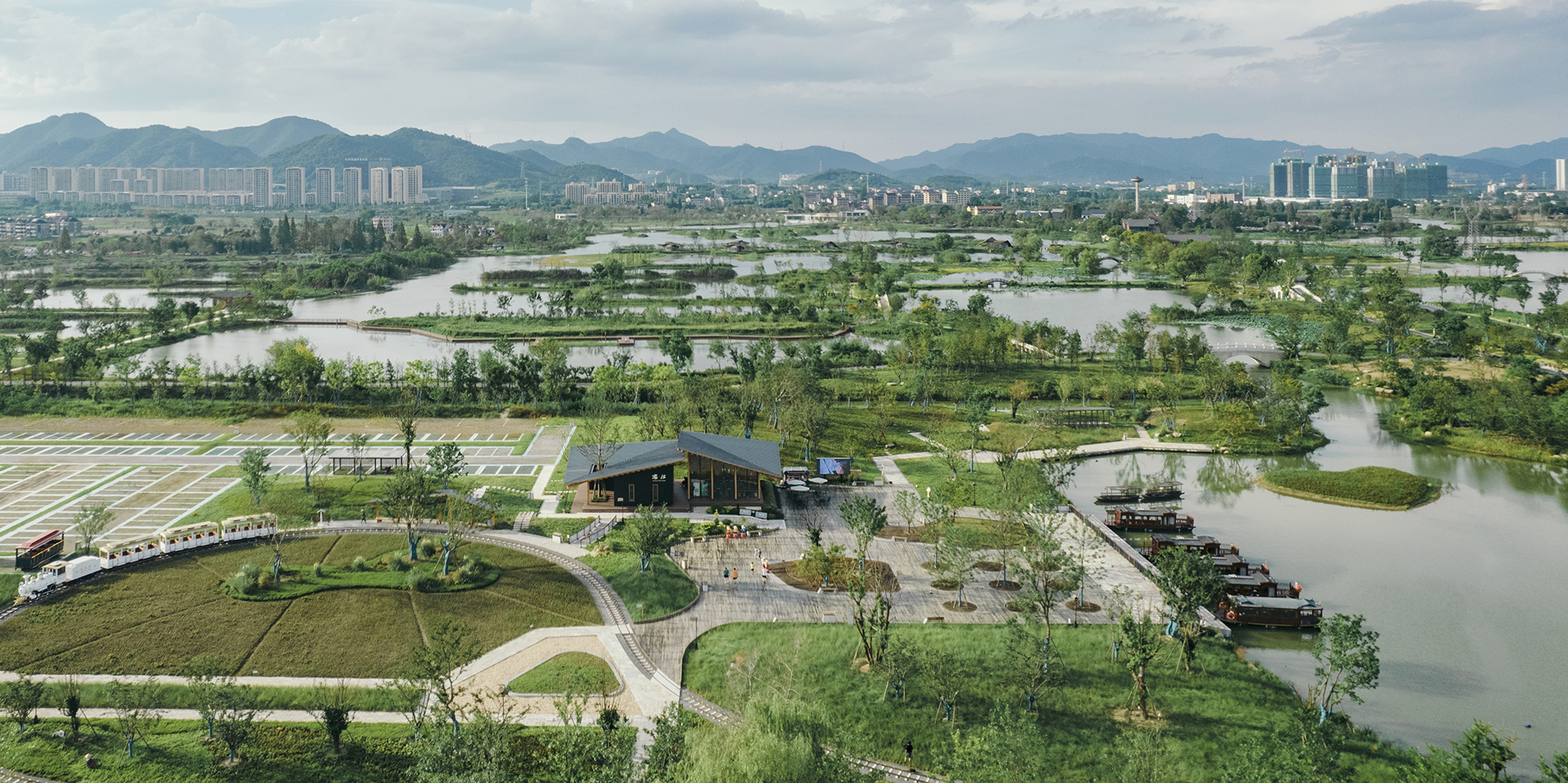 05.接待中心位于阳陂湖湿地南侧The reception center relative to the wetland part©嵒建筑-赵赛.jpg