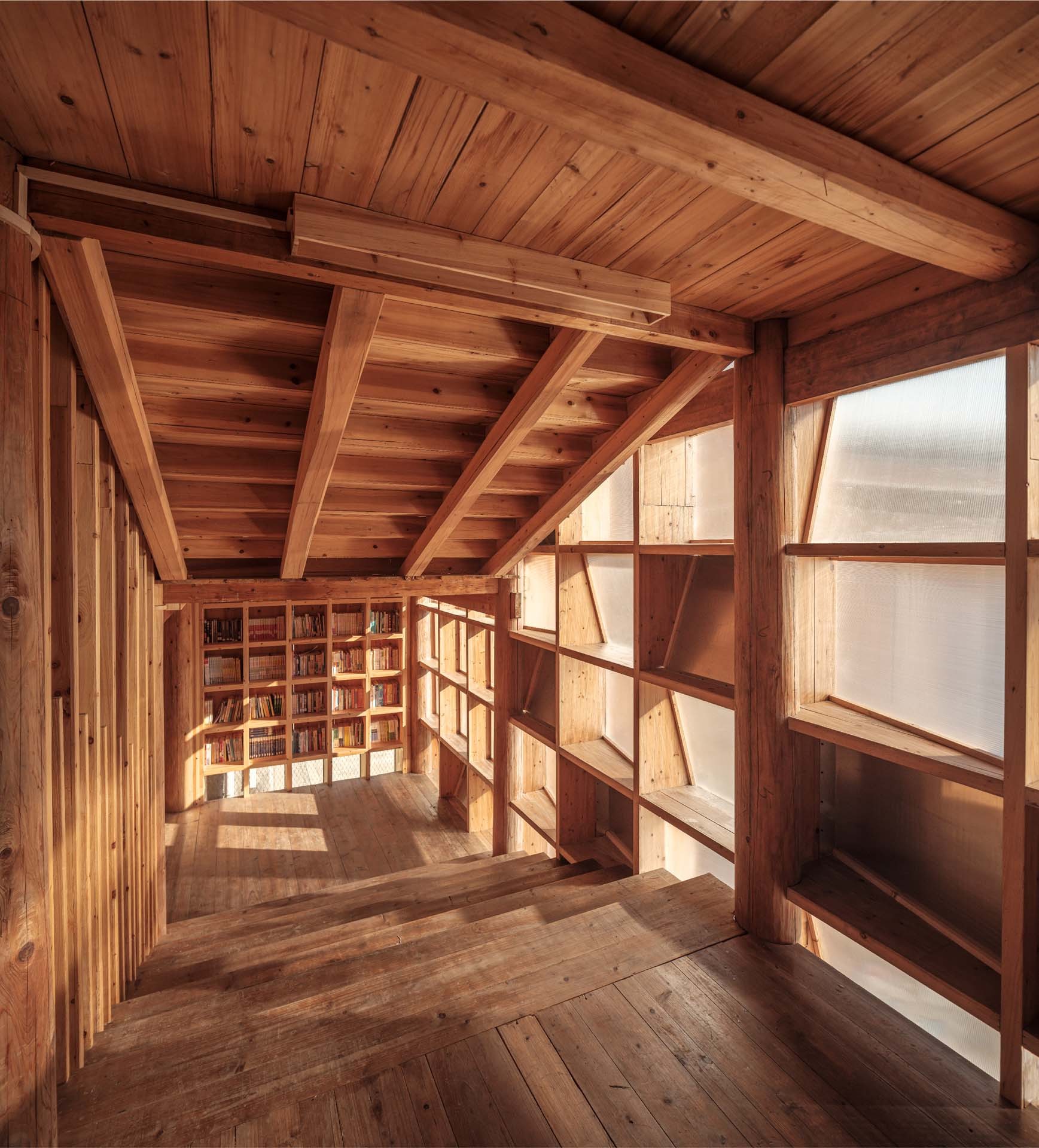 11_interior_staircase_bookshelf©Zhao_Sai.jpg