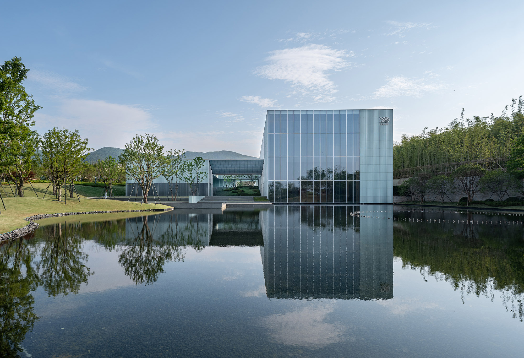 02 雅达剧院_主立面实景 ©奥观建筑视觉.jpg