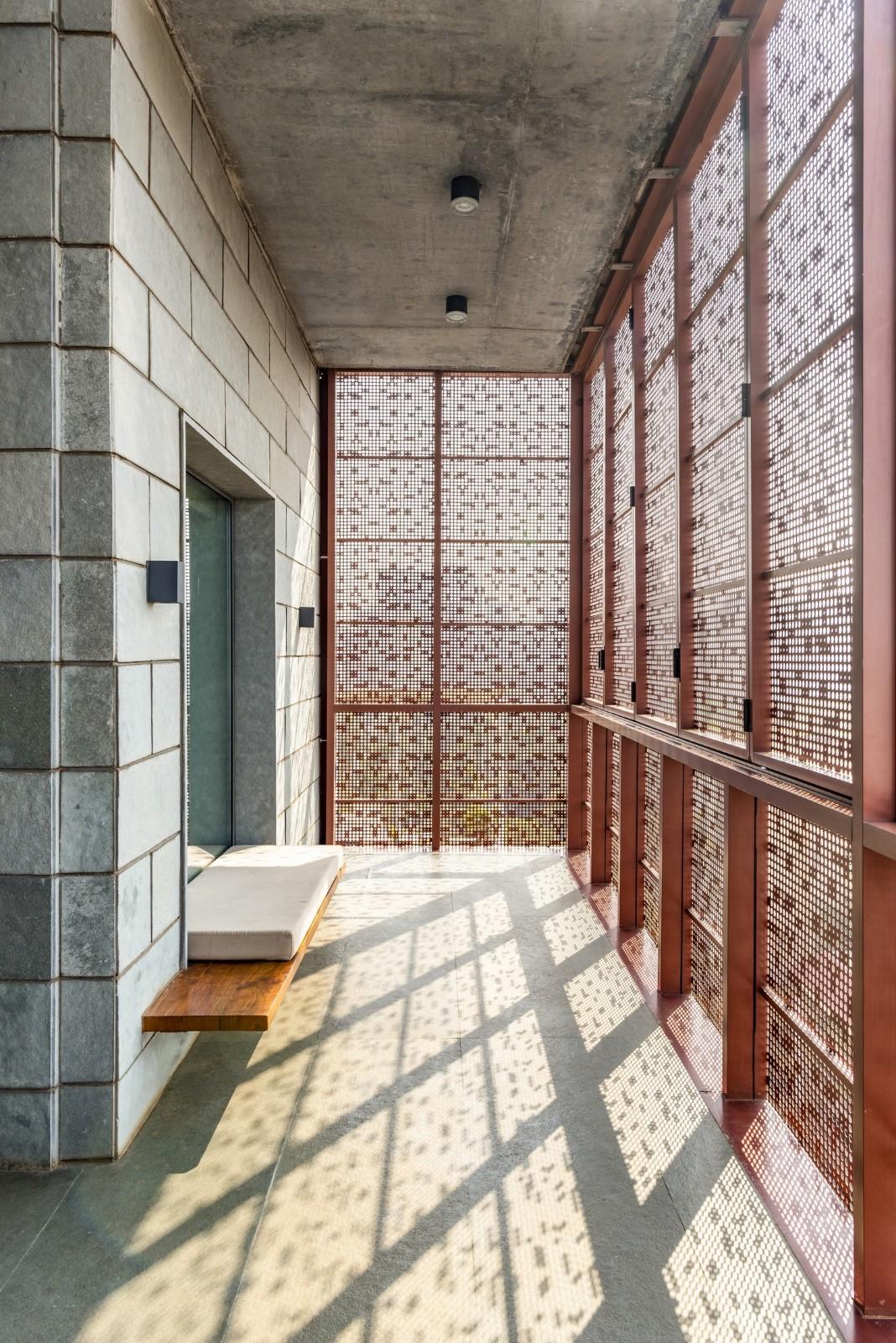 J-House / Malik Architecture