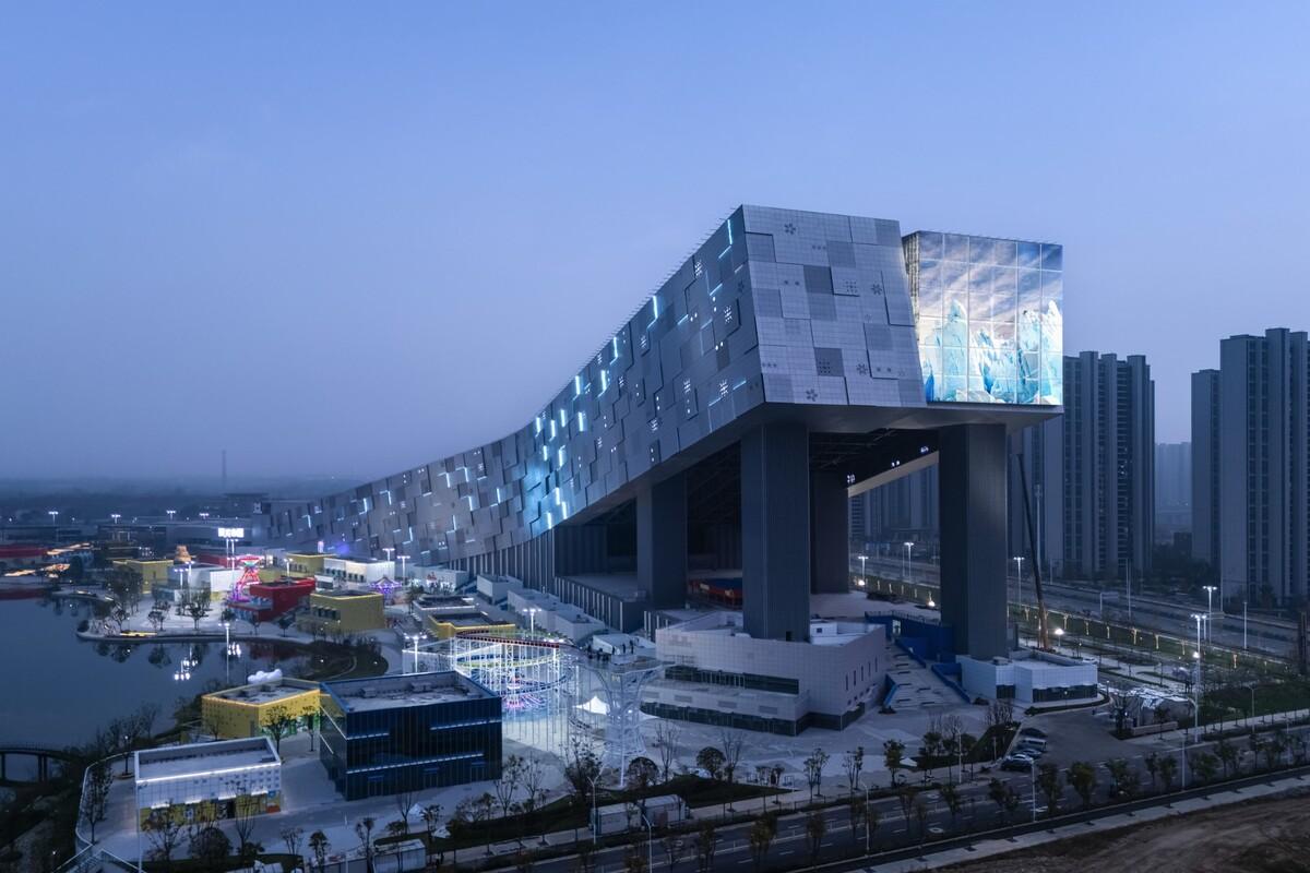 武汉甘露山国际滑雪场 / CLOU 柯路建筑