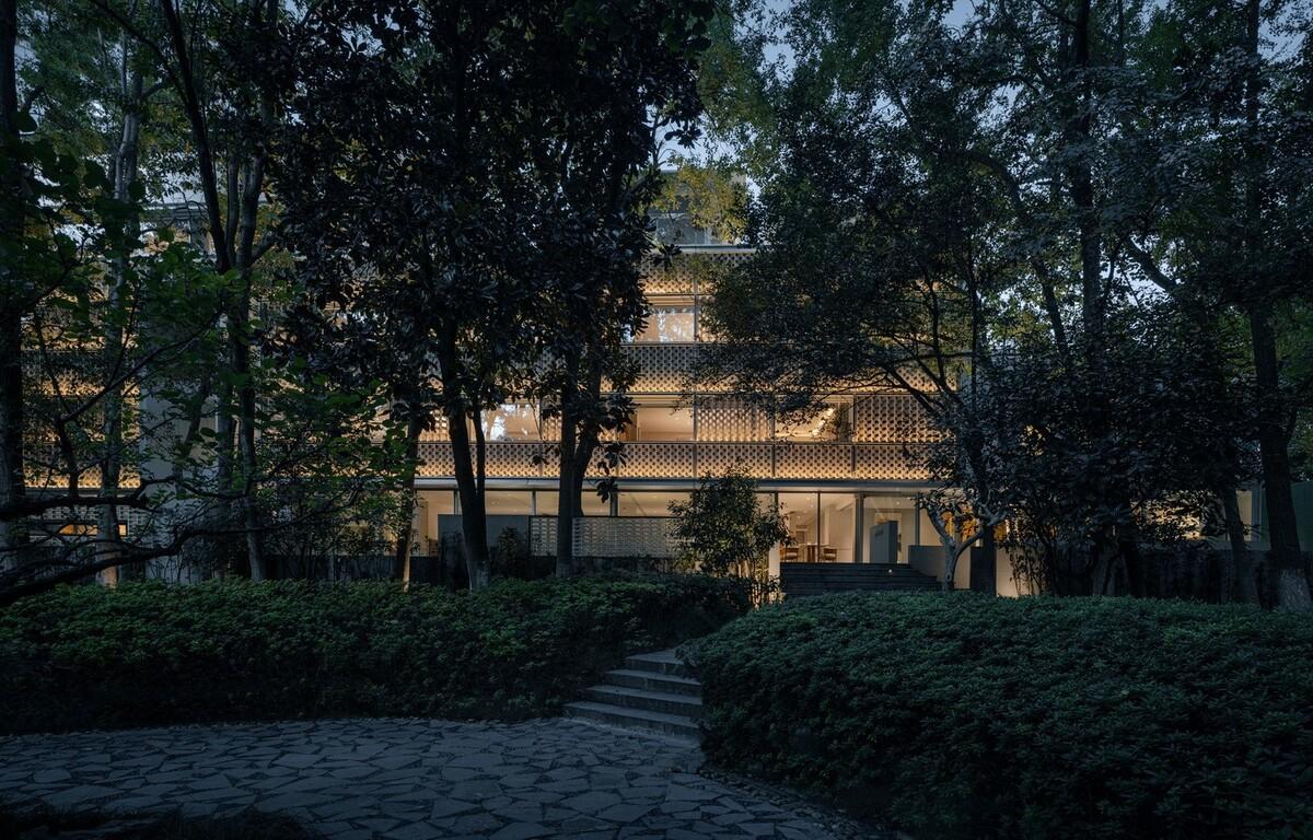 南京鼓楼锦上 OCC 餐厅 / BUZZ 建筑事务所