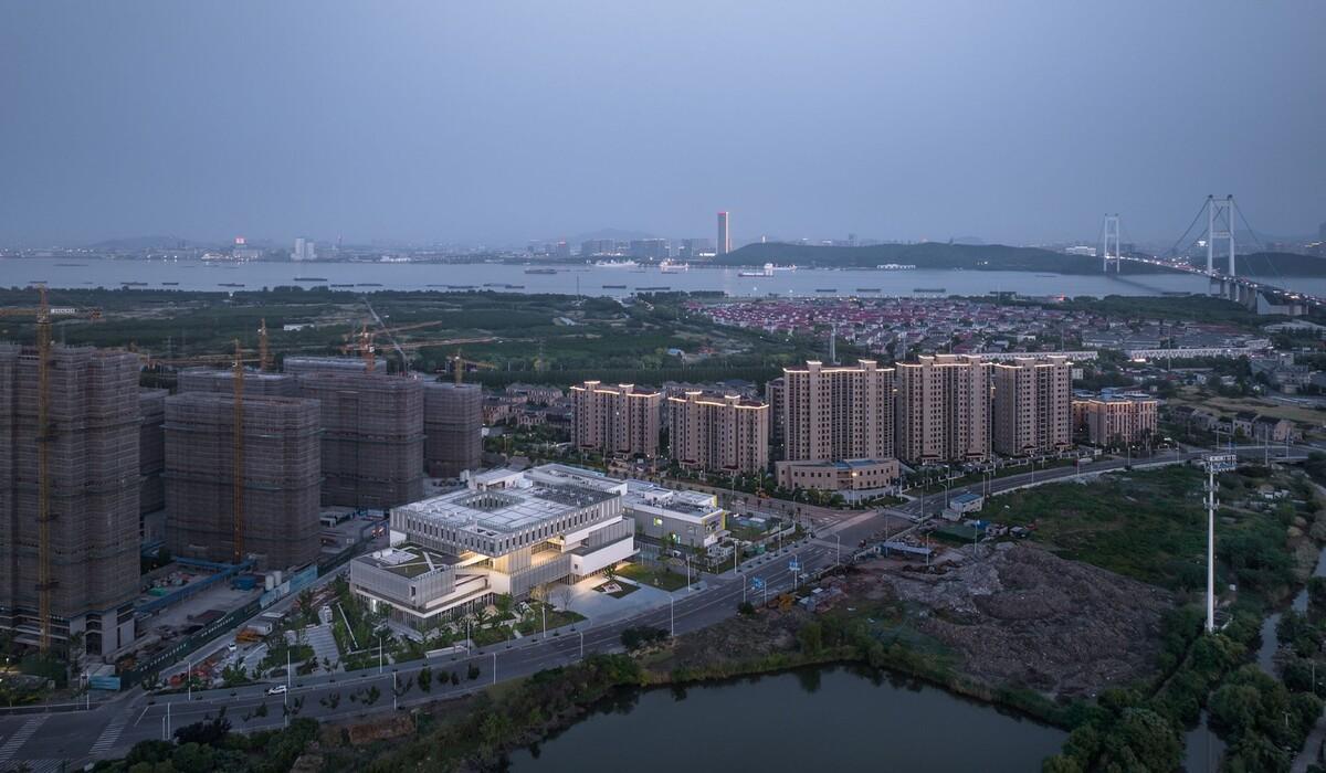 靖江滨江新城长阳邻里中心 / 南大建筑钟华颖工作室