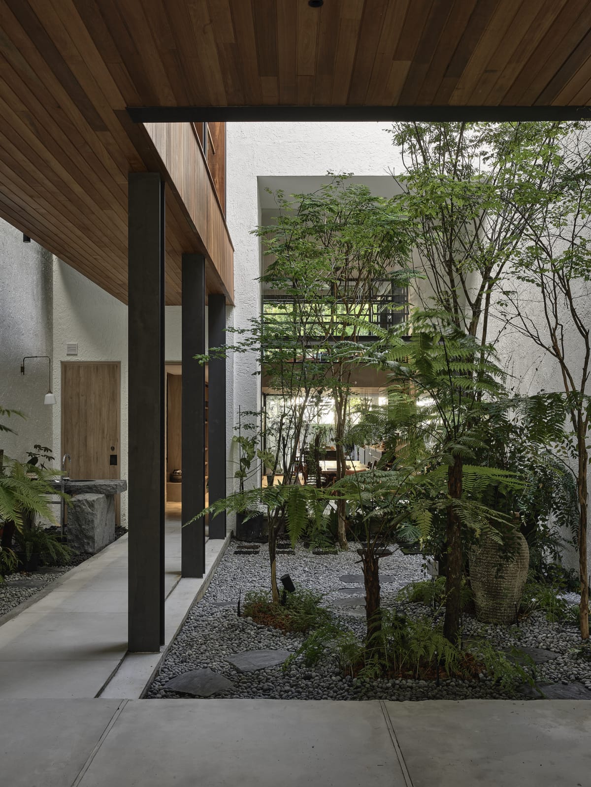 Oku 住宅 / Freight Architects