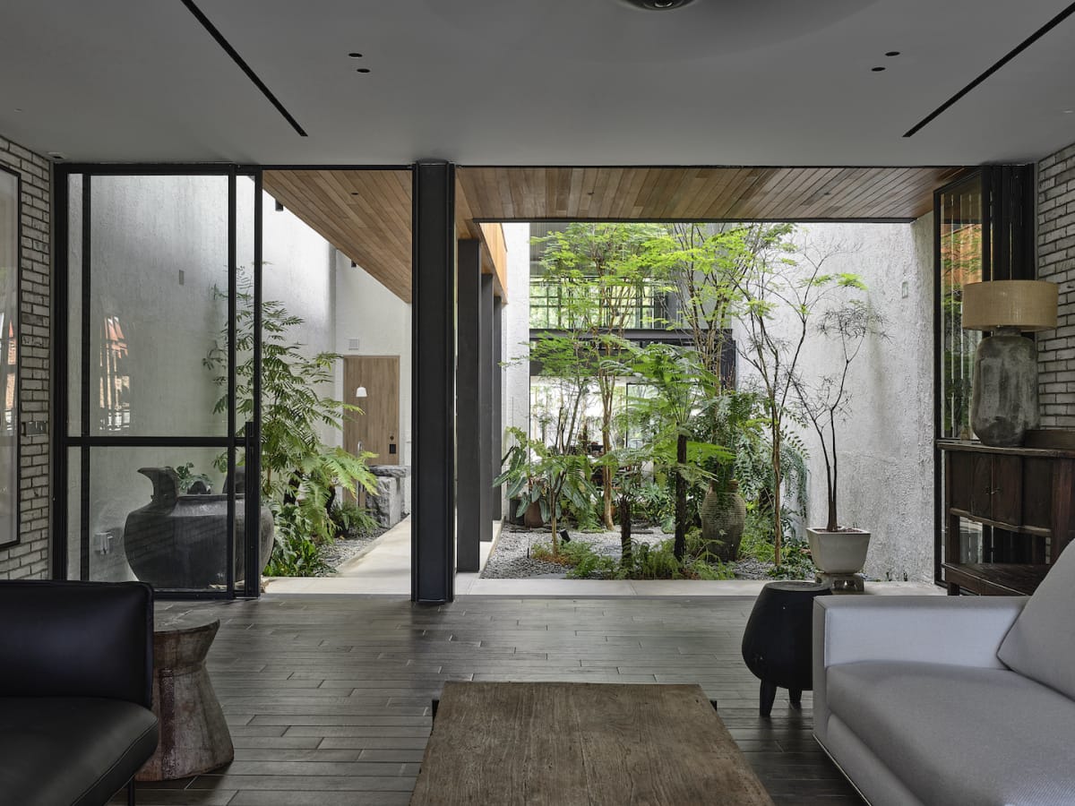 Oku 住宅 / Freight Architects