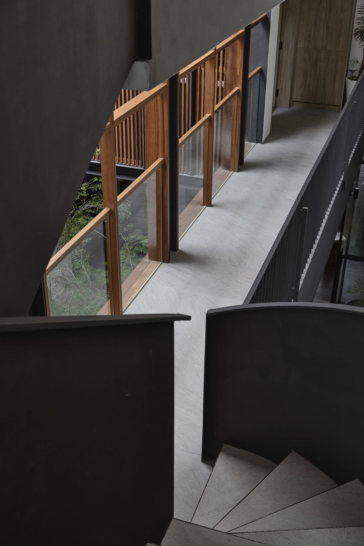 Oku 住宅 / Freight Architects