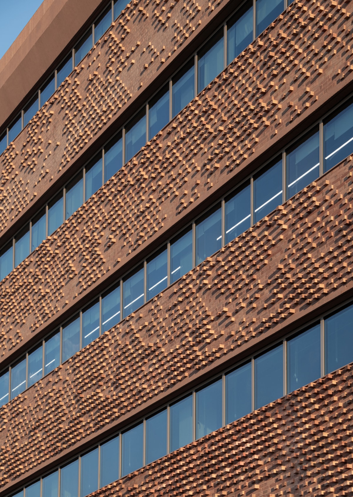 HUB26可持续办公综合体 / Divercity Architects