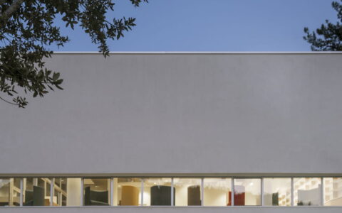 路易斯韦格曼学院扩建项目  / Dagher Hanna & Partners